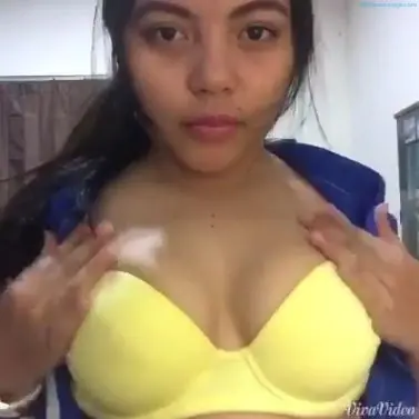 ABG Pamer Payudara Besar Montok Ngentot Brutal