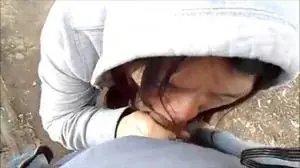 Gadis Amoy Cantik Isap Batang Pria Sampai Crot